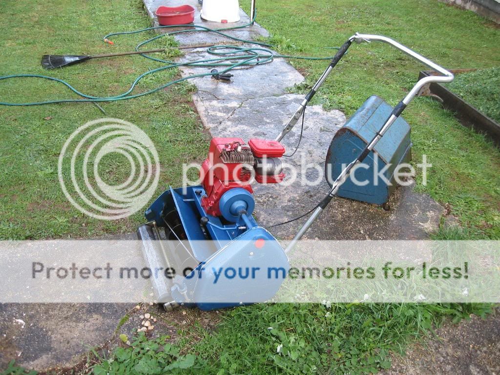 [Linked Image from i1007.photobucket.com]