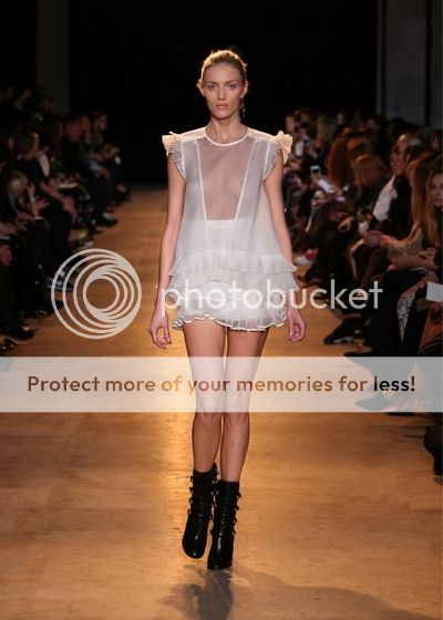 Isabel Marant fall winter 2015 2016 runway show