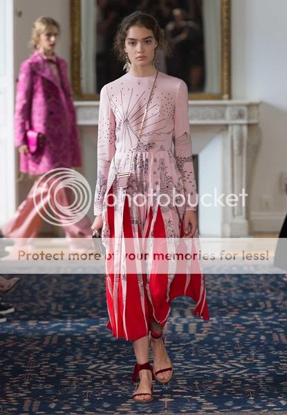 photo valentino-ss17-08s_zpsffih3ujf.jpg