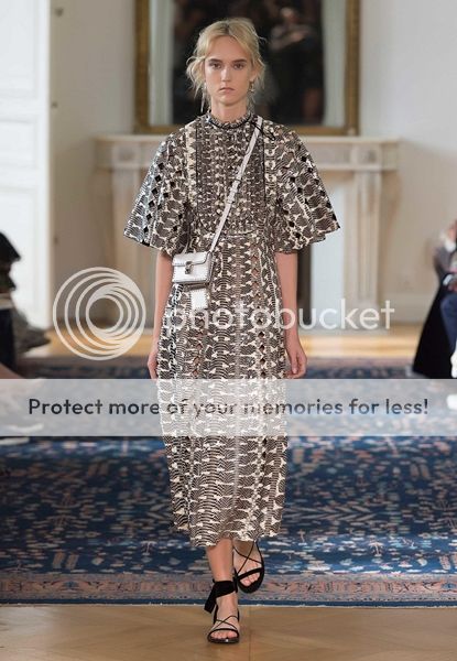 photo valentino-ss17-32s_zpstex6vlzz.jpg