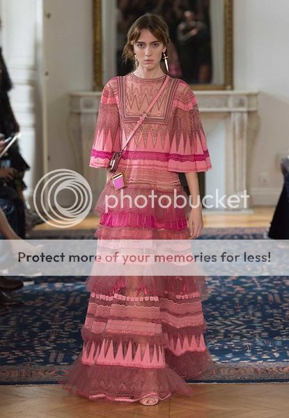 photo valentino-ss17-62s_zpsi2ucpyli.jpg